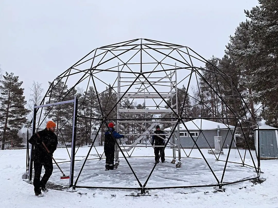 How does COSCO Tent deal with extreme weather?